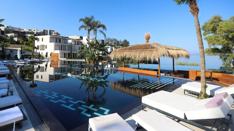 Marina Bay Luxury Resort & Spa