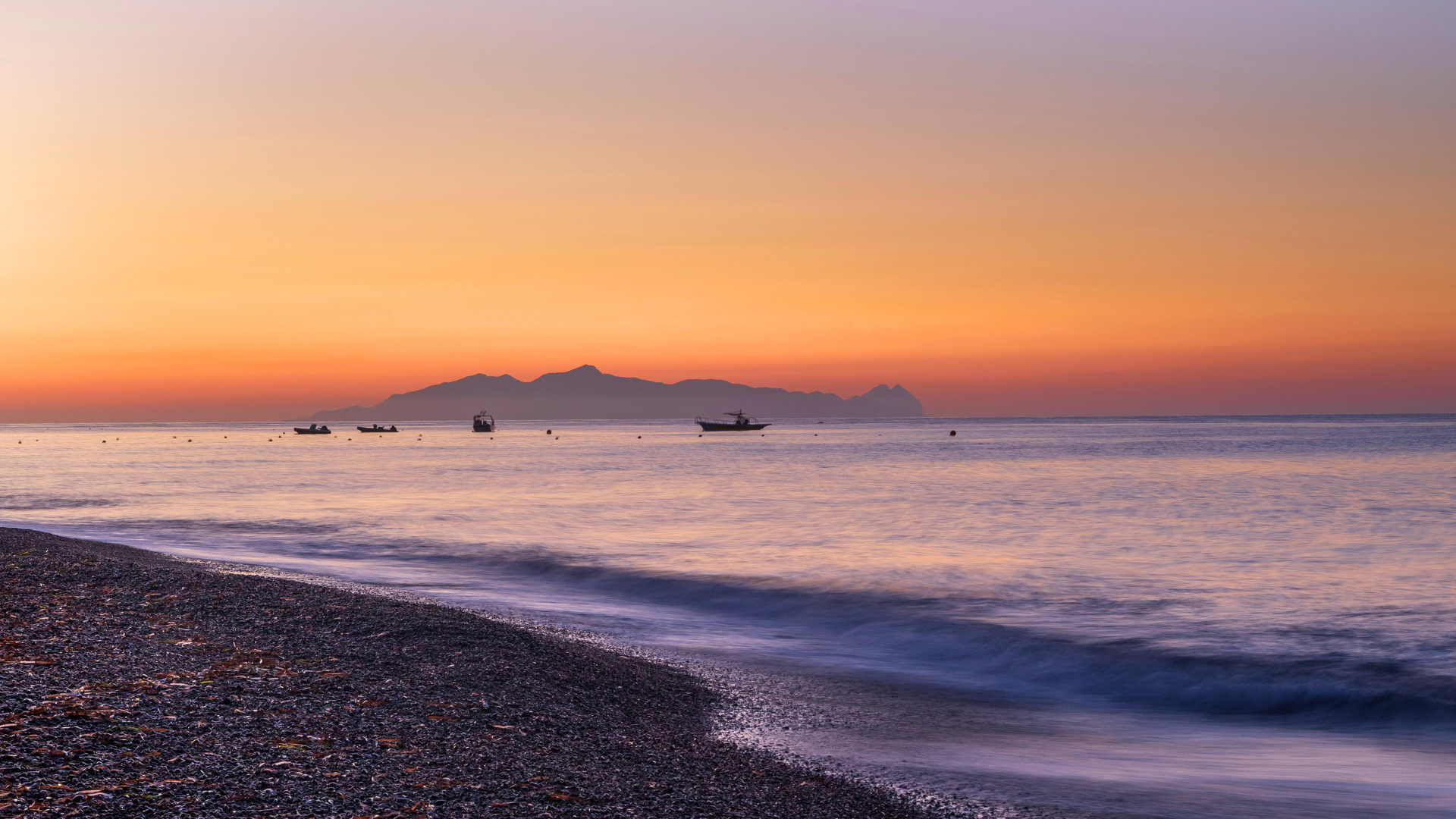 Perivolos (Beach Side)